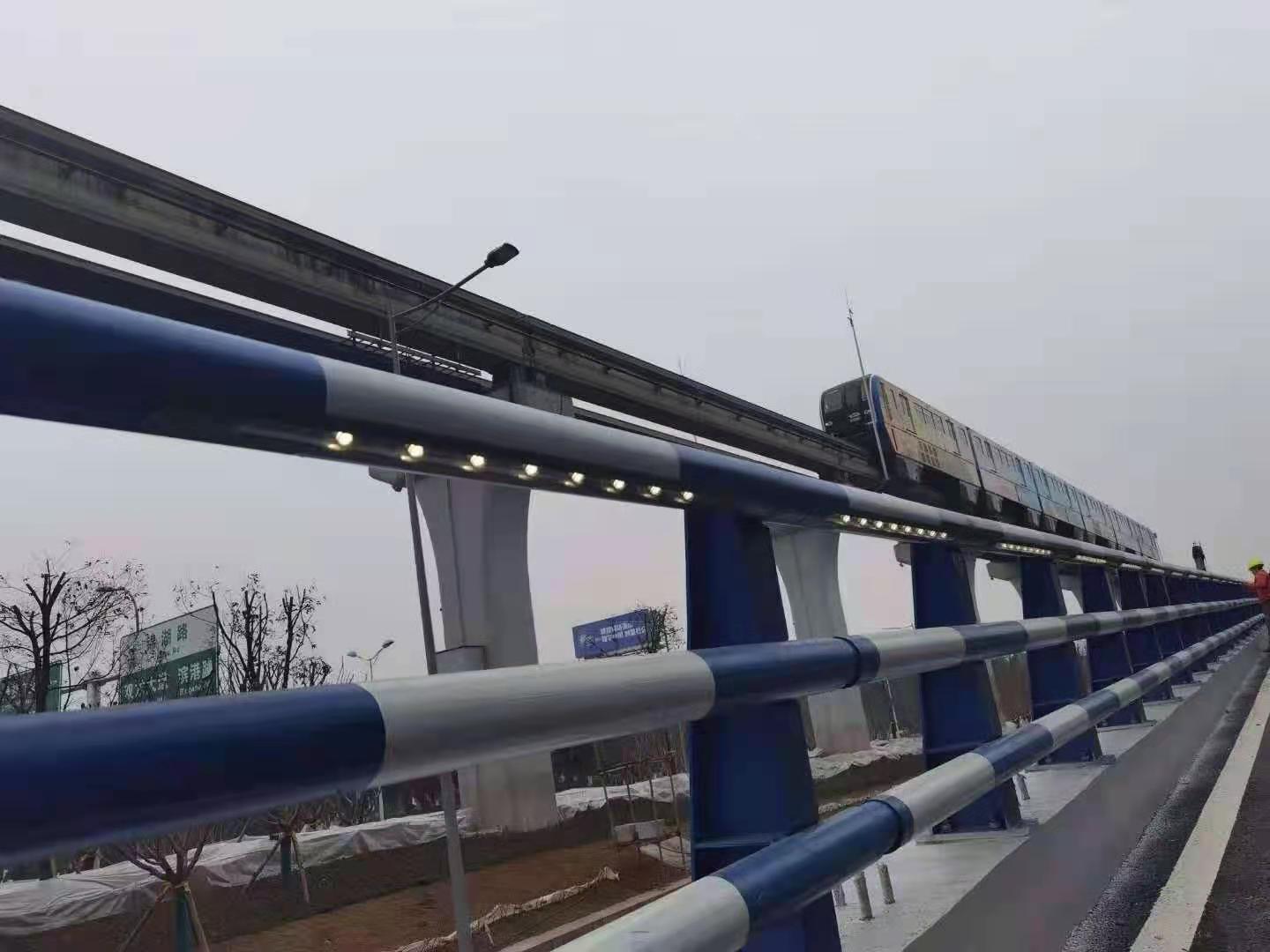 高架護欄